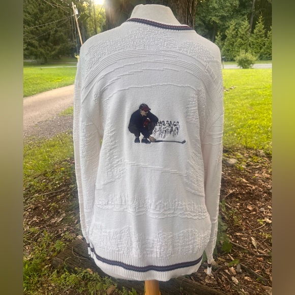 CARMEL MENS MEDIUM WHITE KNIT SWEATER WITH STITCHED GOLFER THEME - Picture 1 of 9